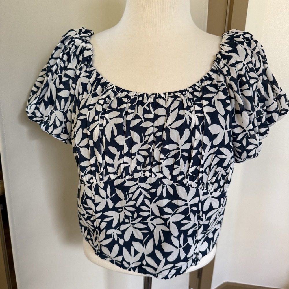 Abercrombie & Fitch Women's XL Navy Blue White Floral Puff Sleeve Crop Top